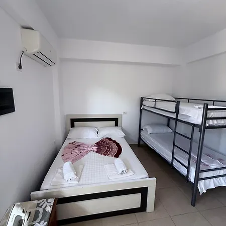 Pensjonat Denaj House 3*