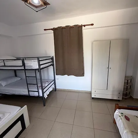 招待所 Denaj House