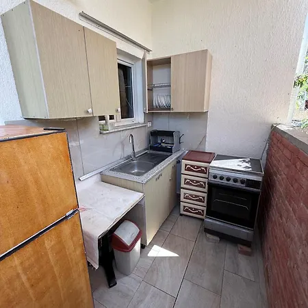 Denaj House Pensión 3*