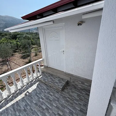 Pensión Denaj House